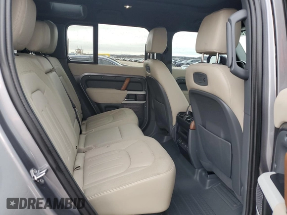 2021 Land Rover Defender SE z VIN SALEP7RU3M2035411, wystawiony jako Copart lot #44968195 z przebiegiem 25 192 mil mil oraz Czysty tytuł • Clean title. Historia ofert i sprzedaży dostępna na DreamBid. Obrazek 11.