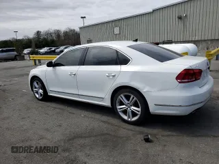 2015 Volkswagen Passat Sport z VIN 1VWBT7A37FC007548, wystawiony jako Copart lot #52492585 z przebiegiem 113 058 mil mil oraz Szkoda całkowita • Salvage title. Historia ofert i sprzedaży dostępna na DreamBid. Obrazek 2.