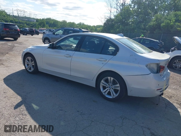 2016 BMW 3 Series 328i xDrive z VIN WBA8E3G51GNU00179, wystawiony jako IAAI lot #42292023 z przebiegiem 106 513 mil mil oraz . Historia ofert i sprzedaży dostępna na DreamBid. Obrazek 3.