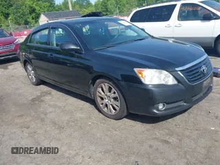 2008 Toyota Avalon XL z VIN 4T1BK36B18U293484, wystawiony jako IAAI lot #42360859 z przebiegiem 192 034 mil mil oraz . Historia ofert i sprzedaży dostępna na DreamBid. Obrazek 1.