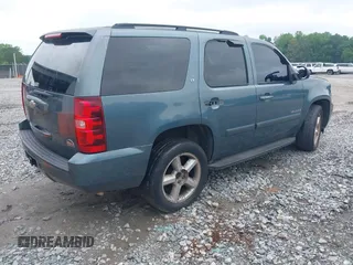 2008 Chevrolet Tahoe 1LT z VIN 1GNFC13098R253013, wystawiony jako IAAI lot #42197362 z przebiegiem 281 227 mil mil oraz . Historia ofert i sprzedaży dostępna na DreamBid. Obrazek 4.