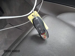 2019 Porsche Macan z VIN WP1AA2A56KLB01549, wystawiony jako IAAI lot #41748026 z przebiegiem 73 566 mil mil oraz . Historia ofert i sprzedaży dostępna na DreamBid. Obrazek 11.