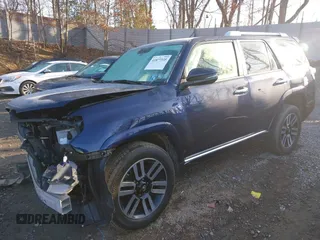 2018 Toyota 4Runner SR5 z VIN JTEBU5JR8J5596675, wystawiony jako IAAI lot #41877335 z przebiegiem Nie podano mil oraz . Historia ofert i sprzedaży dostępna na DreamBid. Obrazek 17.