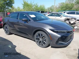 2023 Toyota Crown XLE z VIN JTDAAAAF8P3002131, wystawiony jako IAAI lot #42070259 z przebiegiem 34 776 mil mil oraz . Historia ofert i sprzedaży dostępna na DreamBid. Obrazek 1.
