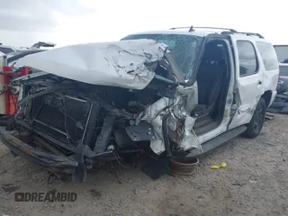 2012 Chevrolet Tahoe LS z VIN 1GNSKAE00CR283377, wystawiony jako IAAI lot #41848535 z przebiegiem Nie podano mil oraz . Historia ofert i sprzedaży dostępna na DreamBid. Obrazek 18.