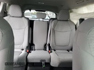 2021 Toyota Sienna LE z VIN 5TDKSKFC1MS017585, wystawiony jako Copart lot #84968164 z przebiegiem 31 279 mil mil oraz Szkoda całkowita • Salvage title. Historia ofert i sprzedaży dostępna na DreamBid. Obrazek 10.