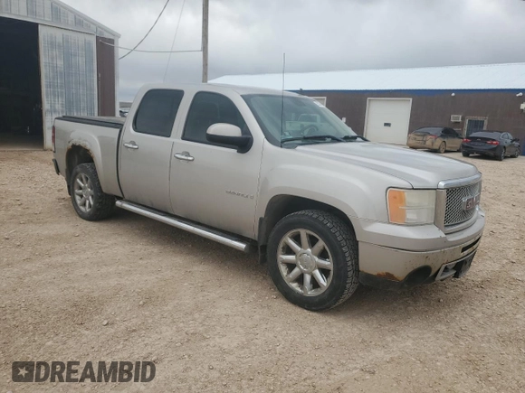 2008 GMC Sierra Denali z VIN 2GTEK638081143910, wystawiony jako Copart lot #53369665 z przebiegiem 161 870 mil mil oraz Szkoda całkowita • Salvage title. Historia ofert i sprzedaży dostępna na DreamBid. Obrazek 4.