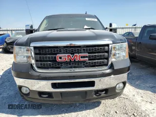 2011 GMC Sierra 2500HD SLE z VIN 1GT120C89BF255875, wystawiony jako Copart lot #71534744 z przebiegiem 179 636 mil mil oraz Szkoda całkowita • Salvage title. Historia ofert i sprzedaży dostępna na DreamBid. Obrazek 5.