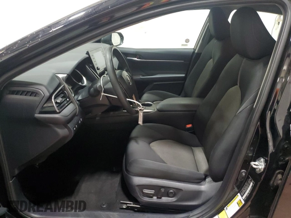 2024 Toyota Camry LE z VIN 4T1C11AK7RU221810, wystawiony jako Copart lot #57886175 z przebiegiem 31 492 mil mil oraz Czysty tytuł • Clean title. Historia ofert i sprzedaży dostępna na DreamBid. Obrazek 7.