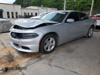2020 Dodge Charger SXT z VIN 2C3CDXBG7LH235374, wystawiony jako Copart lot #54797855 z przebiegiem 105 173 mil mil oraz Szkody całkowita. Historia ofert i sprzedaży dostępna na DreamBid. Obrazek 1.