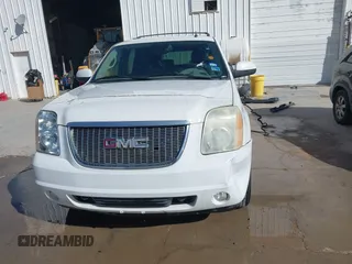 2011 GMC Yukon SLT with VIN 1GKS2CE03BR397395, listed as a IAAI auction lot 41813501 with 220,443 mi miles. Bid and sale history available at carsss.com. Image 12.