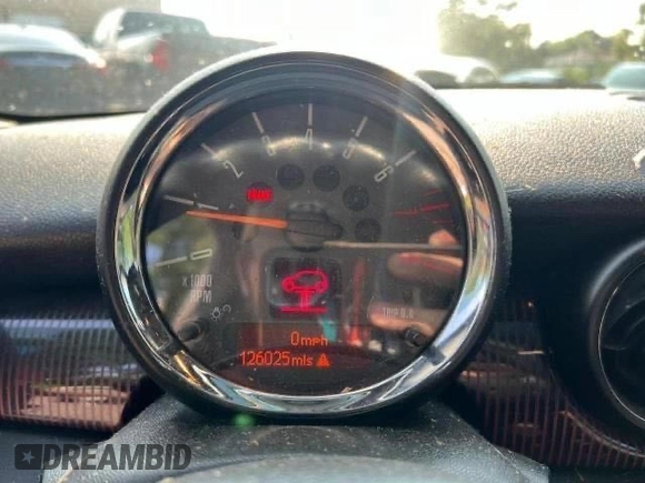 2011 MINI Clubman S z VIN WMWZG3C59BTY31250, wystawiony jako Copart lot #48608435 z przebiegiem 126 025 mil mil oraz Szkoda całkowita • Salvage title. Historia ofert i sprzedaży dostępna na DreamBid. Obrazek 8.