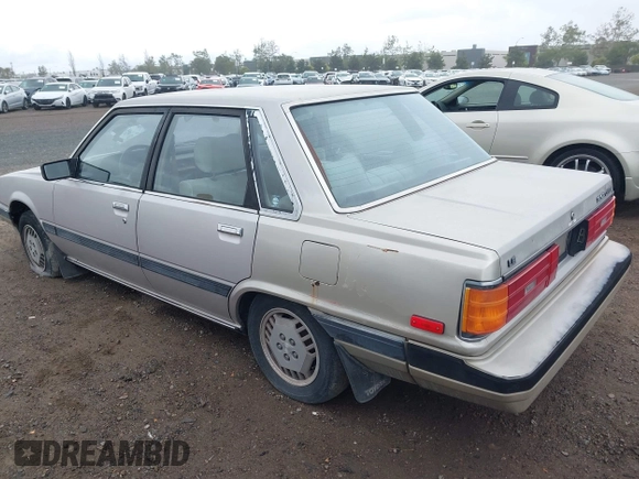 1985 Toyota Camry z VIN JT2SV16E9F0351378, wystawiony jako IAAI lot #42194705 z przebiegiem 192 476 mil mil oraz . Historia ofert i sprzedaży dostępna na DreamBid. Obrazek 3.