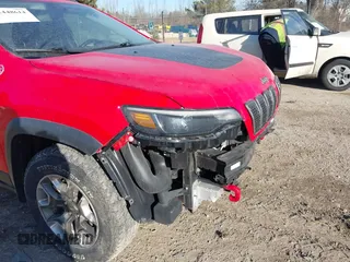 2019 Jeep Cherokee Trailhawk Elite with VIN 1C4PJMBX3KD217437, listed as a IAAI auction lot 41448614 with 85,889 mi miles. Bid and sale history available at carsss.com. Image 19.