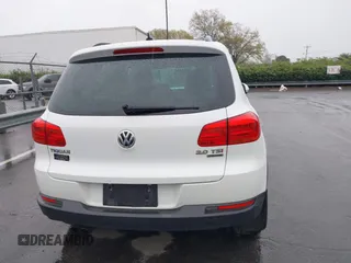 2015 Volkswagen Tiguan SE z VIN WVGBV7AX5FW584833, wystawiony jako IAAI lot #41855476 z przebiegiem 123 299 mil mil oraz . Historia ofert i sprzedaży dostępna na DreamBid. Obrazek 16.