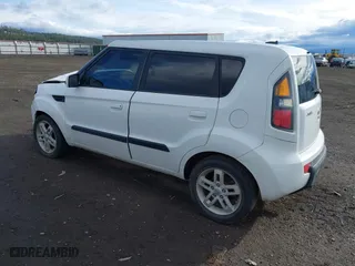 2010 Kia Soul + with VIN KNDJT2A20A7701556, listed as a IAAI auction lot 41814987 with 201,712 mi miles. Bid and sale history available at carsss.com. Image 3.
