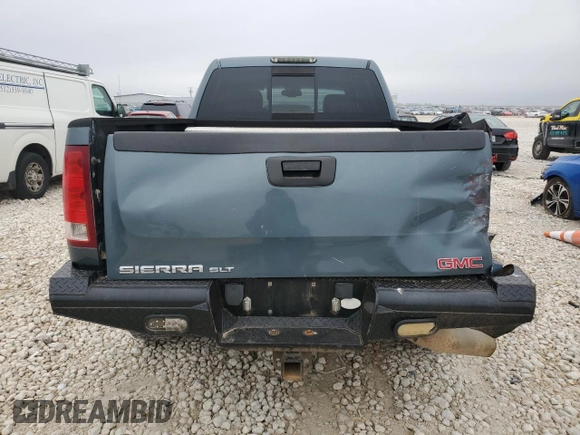 2009 GMC Sierra 2500HD SLT z VIN 1GTHK63609F152337, wystawiony jako Copart lot #45722975 z przebiegiem 251 993 mil mil oraz Szkoda całkowita • Salvage title. Historia ofert i sprzedaży dostępna na DreamBid. Obrazek 6.