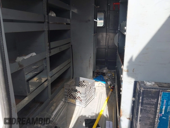 2016 Ford Transit Cargo с VIN 1FTYE1CM0GKB33378, выставлен на аукционе IAAI как лот 42327987 с пробегом 156 020 миль миль и . История ставок и продаж доступна на DreamBid. Изображение 8.