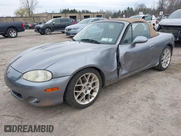 2002 Mazda MX-5 Miata Cloth z VIN JM1NB353X20227591, wystawiony jako IAAI lot #42066430 z przebiegiem 79 585 mil mil oraz . Historia ofert i sprzedaży dostępna na DreamBid. Obrazek 2.