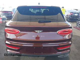 2021 Bentley Bentayga V8 z VIN SJAAM2ZV1MC037602, wystawiony jako IAAI lot #42397866 z przebiegiem Nie podano mil oraz . Historia ofert i sprzedaży dostępna na DreamBid. Obrazek 16.