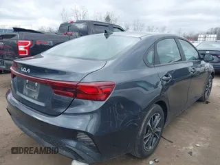 2024 Kia Forte LXS z VIN 3KPF24AD9RE792361, wystawiony jako IAAI lot #41863763 z przebiegiem 12 892 mil mil oraz . Historia ofert i sprzedaży dostępna na DreamBid. Obrazek 4.