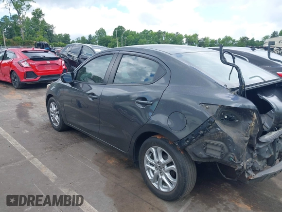 2016 Scion iA z VIN 3MYDLBZV5GY133972, wystawiony jako IAAI lot #42260164 z przebiegiem 156 981 mil mil oraz . Historia ofert i sprzedaży dostępna na DreamBid. Obrazek 3.