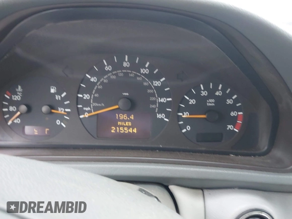 2001 Mercedes-Benz CLK 320 z VIN WDBLK65G81T083711, wystawiony jako IAAI lot #41197334 z przebiegiem 215 544 mil mil oraz . Historia ofert i sprzedaży dostępna na DreamBid. Obrazek 7.