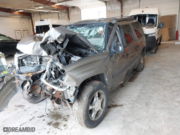 2005 Chevrolet TrailBlazer LS with VIN 1GNET16S556122439, listed as a IAAI auction lot 40012893 with 244,922 mi miles. Bid and sale history available at carsss.com. Image 16.