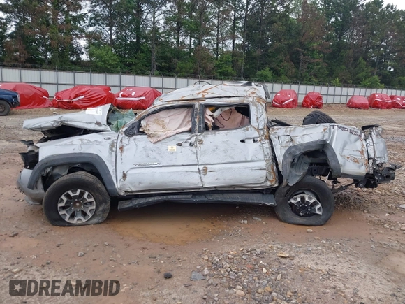 2017 Toyota Tacoma SR5 z VIN 5TFAZ5CN8HX036231, wystawiony jako IAAI lot #37636403 z przebiegiem Nie podano mil oraz . Historia ofert i sprzedaży dostępna na DreamBid. Obrazek 13.