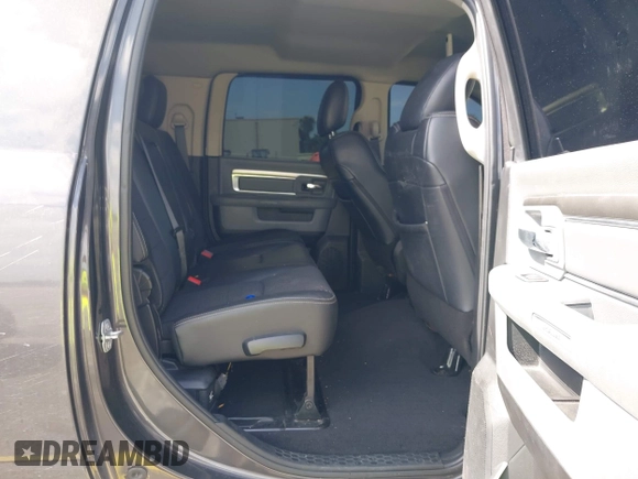 2018 Ram 2500 Big Horn z VIN 3C6UR5ML2JG368807, wystawiony jako IAAI lot #42159084 z przebiegiem 142 326 mil mil oraz . Historia ofert i sprzedaży dostępna na DreamBid. Obrazek 8.