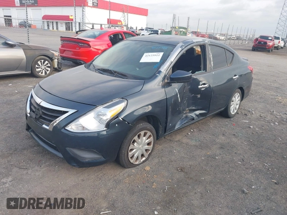 2017 Nissan Versa SV z VIN 3N1CN7AP4HL843395, wystawiony jako IAAI lot #42125911 z przebiegiem 157 897 mil mil oraz . Historia ofert i sprzedaży dostępna na DreamBid. Obrazek 2.