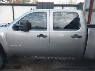 2007 Chevrolet Silverado 3500HD SRW LT w/1LT with VIN 1GCHK33637F500756, listed as a IAAI auction lot 41110717 with 343,894 mi miles. Bid and sale history available at carsss.com. Image 15.