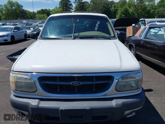 2000 Ford Explorer XLT z VIN 1FMZU63E3YUB34927, wystawiony jako IAAI lot #42208468 z przebiegiem 230 508 mil mil oraz . Historia ofert i sprzedaży dostępna na DreamBid. Obrazek 6.