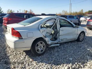 2005 Volvo S60 with VIN YV1RH592352442343, listed as a Copart auction lot 76818474 with 202,937 mi miles and Clean Title. Bid and sale history available at carsss.com. Image 3.