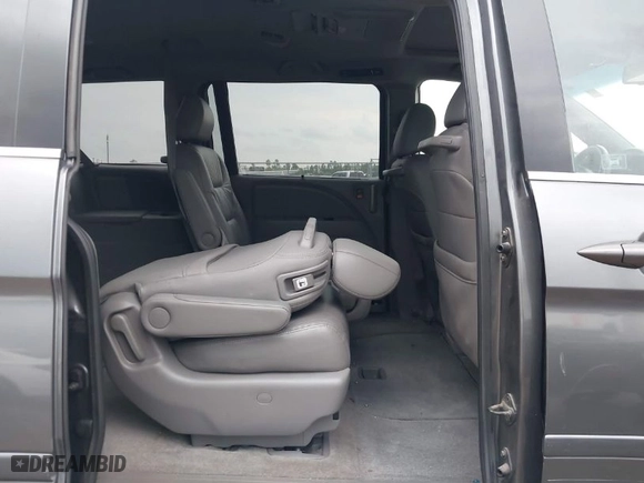 2010 Honda Odyssey EX-L with VIN 5FNRL3H78AB113568, listed as a IAAI auction lot 41181639 with 132,130 mi miles. Bid and sale history available at carsss.com. Image 8.