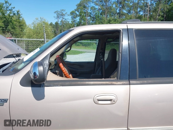 1998 Ford Expedition XLT with VIN 1FMRU17L8WLB82843, listed as a IAAI auction lot 42176011 with 185,756 mi miles and . Bid and sale history available at DreamBid. Image 6.