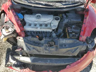 2006 Volkswagen New Beetle Coupe with VIN 3VWRG31CX6M417819, listed as a Copart auction lot 61527184 with 199,833 mi miles and Salvage Title. Bid and sale history available at carsss.com. Image 11.