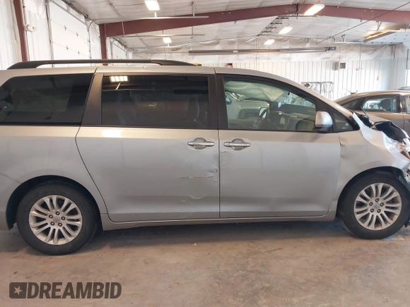 2015 Toyota Sienna XLE with VIN 5TDYK3DCXFS534633, listed as a IAAI auction lot 42018593 with 128,421 mi miles. Bid and sale history available at carsss.com. Image 13.