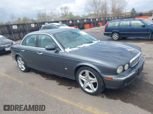 2006 Jaguar XJ with VIN SAJWA71B16SG50490, listed as a IAAI auction lot 41964002 with 114,270 mi miles. Bid and sale history available at carsss.com. Image 1.