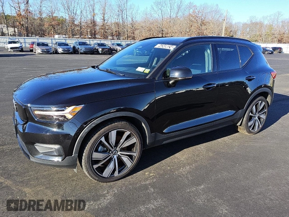 2021 Volvo XC40 z VIN YV4ED3UR3M2609918, wystawiony jako Copart lot #84349024 z przebiegiem 32 934 mil mil oraz Czysty tytuł • Clean title. Historia ofert i sprzedaży dostępna na DreamBid. Obrazek 1.