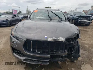 2017 Maserati Levante S z VIN ZN661YUS3HX196812, wystawiony jako Copart lot #69257744 z przebiegiem Nie podano mil oraz Szkoda całkowita • Salvage title. Historia ofert i sprzedaży dostępna na DreamBid. Obrazek 5.