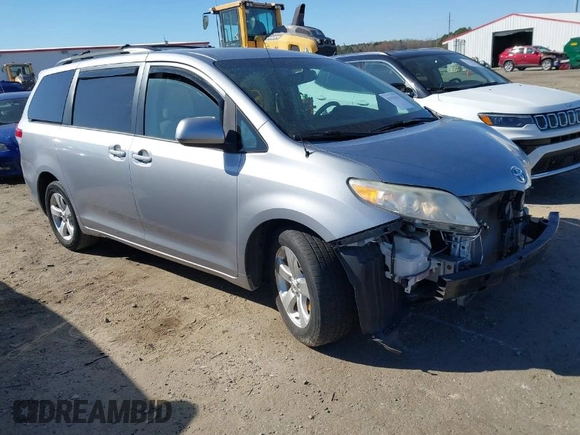 2012 Toyota Sienna LE AAS with VIN 5TDKK3DC5CS269377, listed as a IAAI auction lot 41828866 with 1 mi miles. Bid and sale history available at carsss.com. Image 1.