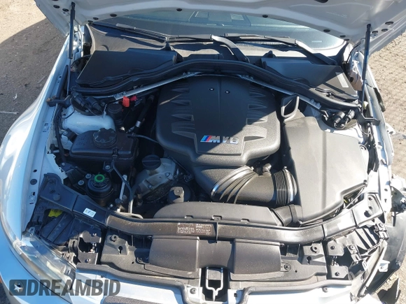 2011 BMW M3 z VIN WBSDX9C53BE399462, wystawiony jako IAAI lot #41562714 z przebiegiem 125 794 mil mil oraz . Historia ofert i sprzedaży dostępna na DreamBid. Obrazek 10.