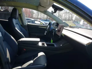 2024 Tesla Model Y Long Range z VIN 7SAYGDEE2RA219213, wystawiony jako IAAI lot #41856259 z przebiegiem 39 233 mil mil oraz . Historia ofert i sprzedaży dostępna na DreamBid. Obrazek 5.