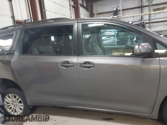 2013 Toyota Sienna XLE AAS with VIN 5TDYK3DC5DS355798, listed as a IAAI auction lot 41884055 with 135,032 mi miles. Bid and sale history available at carsss.com. Image 13.