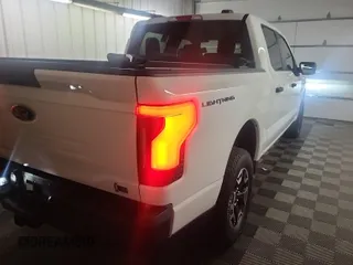 2023 Ford F-150 Lightning Pro z VIN 1FTVW1EL0PWG02840, wystawiony jako IAAI lot #42379448 z przebiegiem 52 710 mil mil oraz . Historia ofert i sprzedaży dostępna na DreamBid. Obrazek 21.