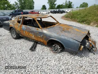 1986 Chevrolet Monte Carlo Sport с VIN 1G1GZ37G1GR208234, выставлен на аукционе Copart как лот 57203224 с пробегом Не указан миль и Чистый • Clean title. История ставок и продаж доступна на DreamBid. Изображение 4.