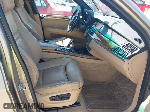 2008 BMW X5 3.0si with VIN 5UXFE43568L024029, listed as a IAAI auction lot 42107247 with 135,607 mi miles. Bid and sale history available at carsss.com. Image 5.