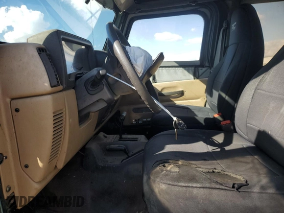 2001 Jeep Wrangler SE with VIN 1J4FA29P71P329199, listed as a Copart auction lot 48144035 with 114,904 mi miles and Salvage Title. Bid and sale history available at carsss.com. Image 7.