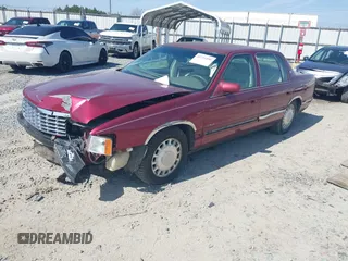 1999 Cadillac DeVille z VIN 1G6KD54Y8XU771788, wystawiony jako IAAI lot #41734590 z przebiegiem 84 302 mil mil oraz . Historia ofert i sprzedaży dostępna na DreamBid. Obrazek 17.